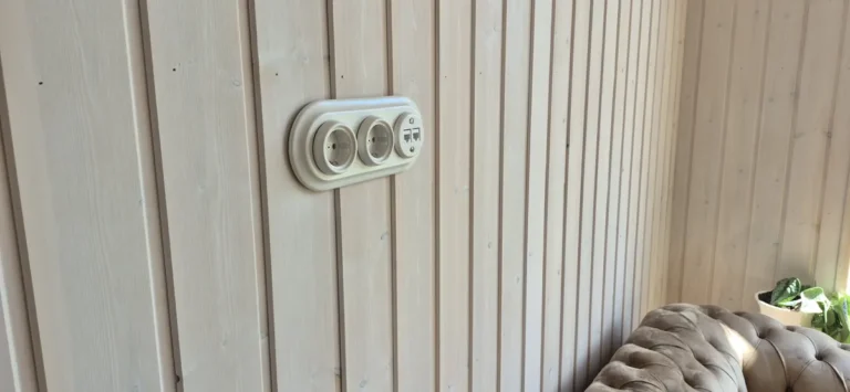 Kreminės keramikinės rozetės su interneto lizdu